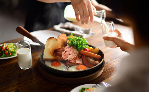 [大人の鉄板] 4.5mmの厚みが肉の旨みを引き出す フライパン26cm（蓋付き）&ウッドボードセット【038P007】