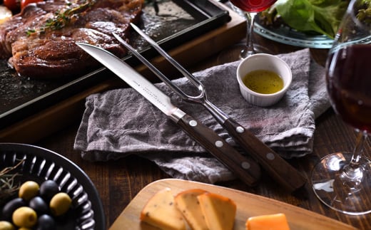 [大人の鉄板] 4.5mmの厚みが素材の旨みを引き出す 鉄板小（蓋付き）&ナイフ・フォークセット【055P012】