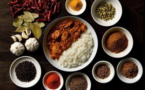 新潟スパイスカレー 中辛 オリジナルブレンドスパイス 180g（1人前） 新潟ブランド豚 岩船豚使用ポークカレー