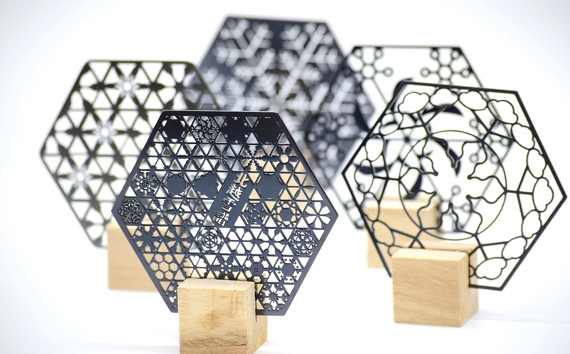 金属加工技術を応用！北越雪譜 金属コースター ランダム5枚セット