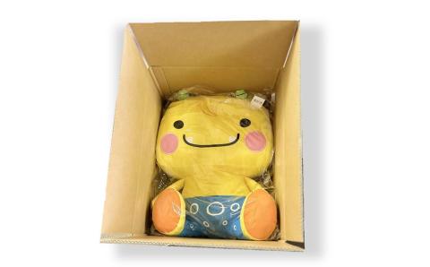 柏崎の人気PRキャラクター「えちゴン」の大きなぬいぐるみ