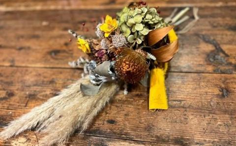 【3ヶ月に1回お届け】年4回定期便 季節のドライフラワー Mサイズ スワッグ 2月・5月・8月・11月お届け