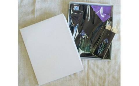 天然藍染小物セット ポーチ・手描きしおり(アヤメ柄)　【 天然藍染 ローケツ染め あやめ ポーチ しおり セット 手描き 贈答 プレゼント I11 】