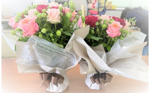 そのまま飾れる花瓶付バラのブーケMサイズ 12本 【 バラ 生花 花束 フラワーアレンジメント 記念日 母の日 父の日 ギフト プレゼント 花 ブーケ 12本 G08_02 】