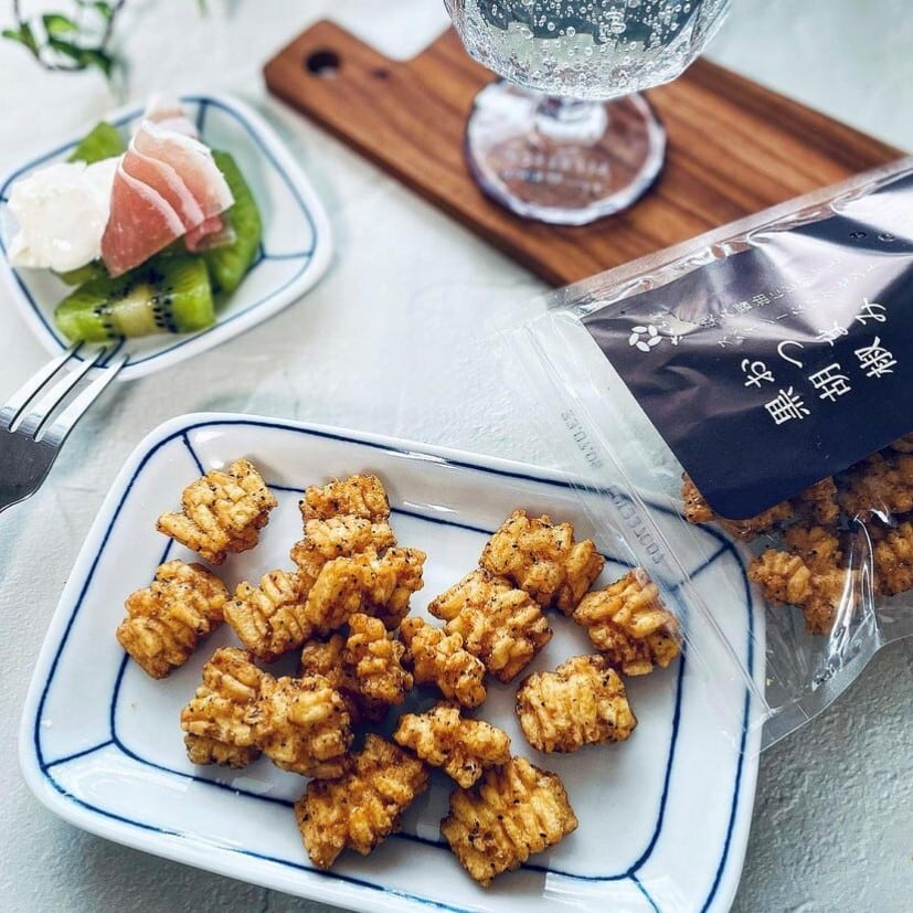 スタンドパック おかき おつまみ黒胡椒 12個 さくら堂 さくら製菓 新潟 新発田 菓子 お菓子 おかし 和菓子 スパイシー あらびき 粗挽き 粗びき 黒胡椒 こしょう 胡椒 コショウ 黒コショウ 醤油 しょうゆ しょう油 米 お米 もち米 ライス せんべい 煎餅 米菓 間食 おやつ ダイエット ヘルシー sds008_01