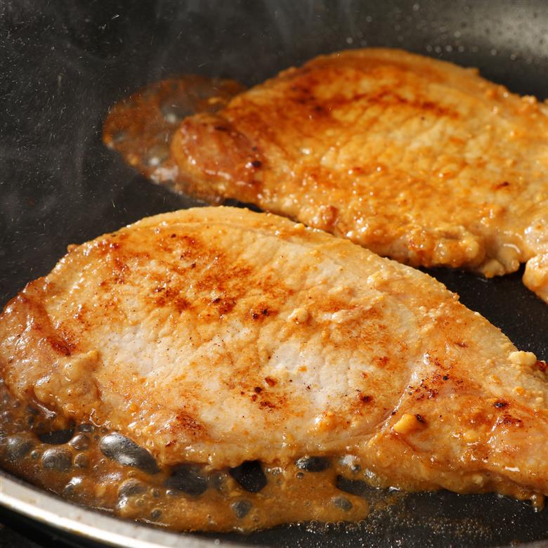 国産もちぶた 豚肉 味噌漬け 詰め合せ 個包装 200ｇ（肉80ｇ×2枚）×4袋  ｜年内配送 もちぶた 簡単調理 味噌漬け 国産豚 ロース 豚肉 柔らかい みそ漬け 小分け 惣菜 おかず 時短 焼くだけ 冷凍 味付き肉 ポーク お手軽 豚肉 味噌 もちぶた ロース 豚ロース 詰合せ セット 個包装 贈答 おすすめ マルコ岩村 新潟県 新発田市 J23_01