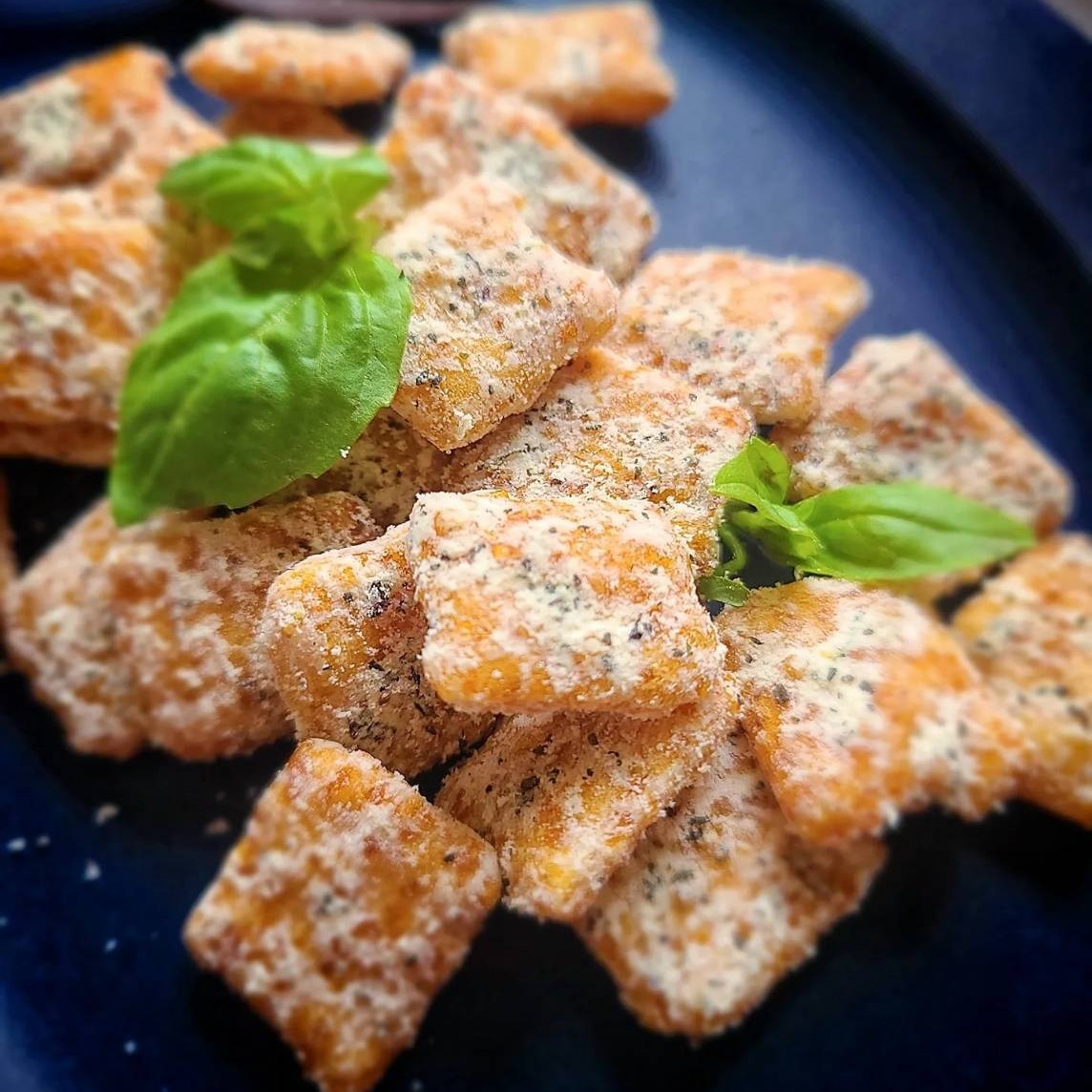 スタンドパック おかき バジルモッツァレラチーズ 12個 さくら堂 さくら製菓 こしひかり コシヒカリ 新潟 新発田 菓子 おかし お菓子 和菓子 バジル オレガノ タラゴン ハーブ カマンベール チェダー モッツァレラ チーズ ライス 米 お米 せんべい 煎餅 米菓 間食 おやつ ダイエット ヘルシー sds011_01