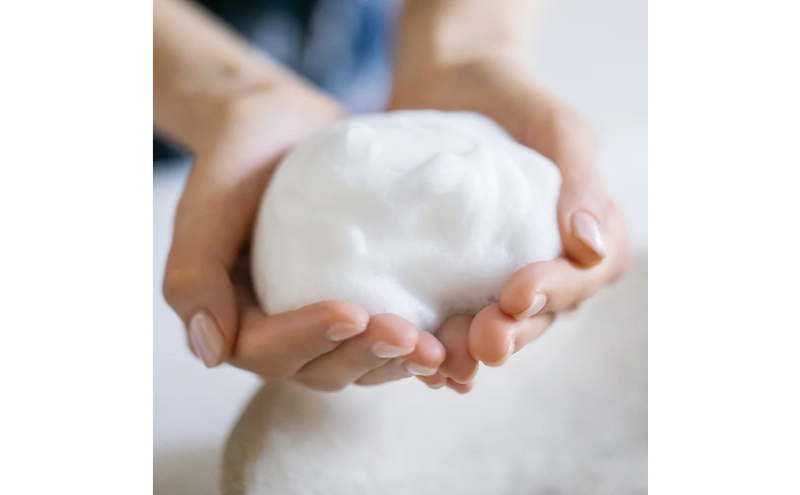 《絹生活研究所》シルク石けん（バラ×ハチミツ）90g