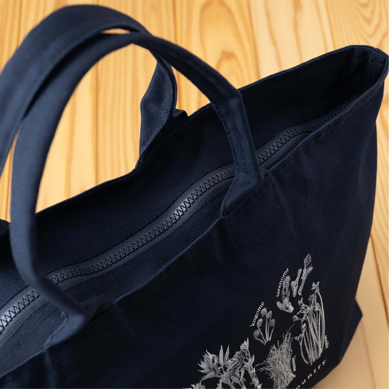 ［着る山菜］山菜図鑑トラベルトート　ネイビー