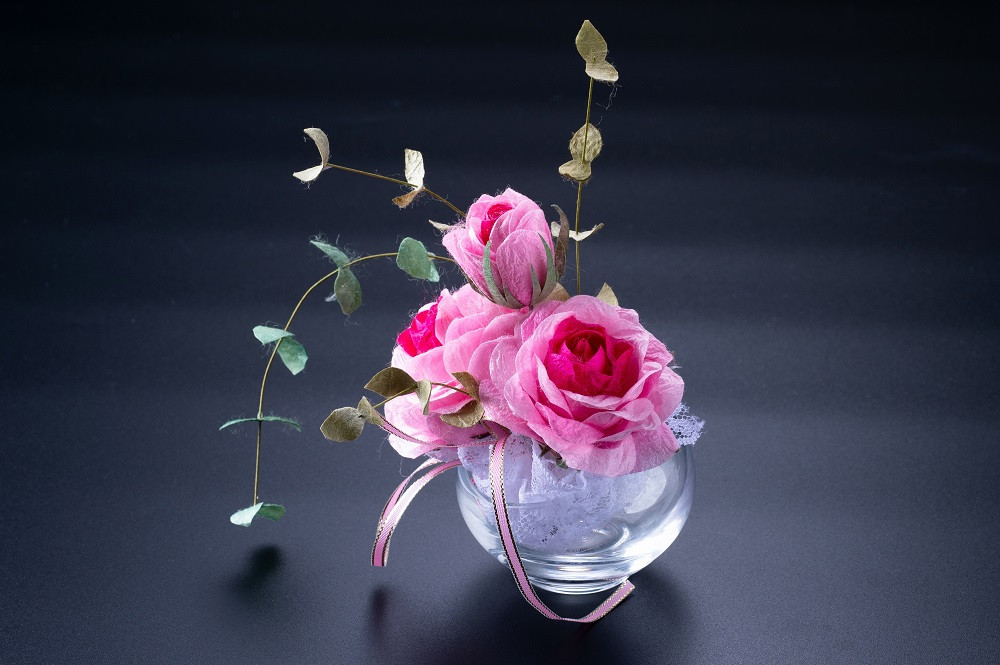 【まゆ玉から生まれる花 まゆ花（別名：シルクフラワー）】 まゆ花アレンジメント　バラの花3本とユーカリリーフ2本 A4217