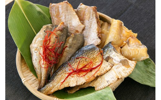 新潟県村上市笹川流れで水揚げ　骨まで食べられる！旬の魚の干物6点セット（店長おまかせ）1057002