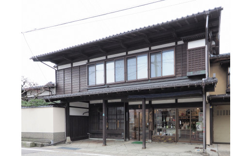 A4192  〆張鶴　梅酒 500ml・〆張鶴　花（新潟県内限定流通酒）720ml　2本セット