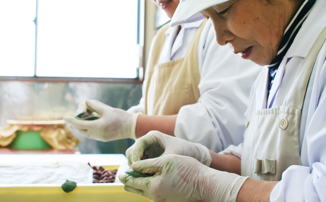 村上の元気なかあちゃんたちが手作りした笹団子（粒あん・こしあん各10ヶ） 1061001