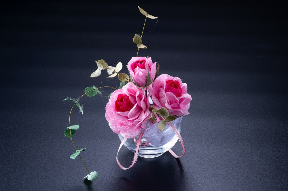 【まゆ玉から生まれる花 まゆ花（別名：シルクフラワー）】 まゆ花アレンジメント　バラの花3本とユーカリリーフ2本 A4217