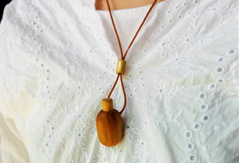 Junshin森から作る木製アロマペンダント 2G01011