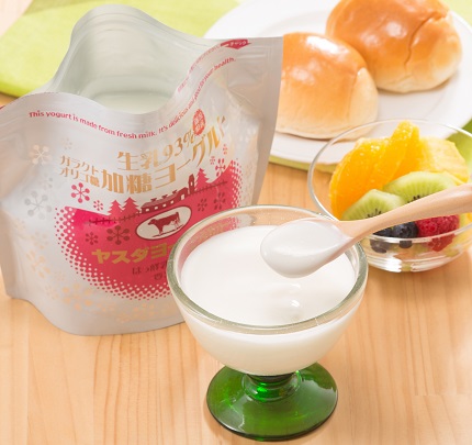 【3ヶ月定期便】ヤスダヨーグルト  パウチタイプ オリゴ糖入り 600g×4個×3回 1B82019