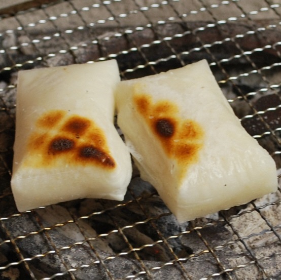 【秋冬限定】 杵つき 生切餅 8切×8パック ゆうきの里ささかみのこがねもち 2P06019