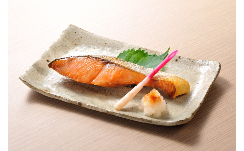 佐渡産ふっくら銀鮭（8切）