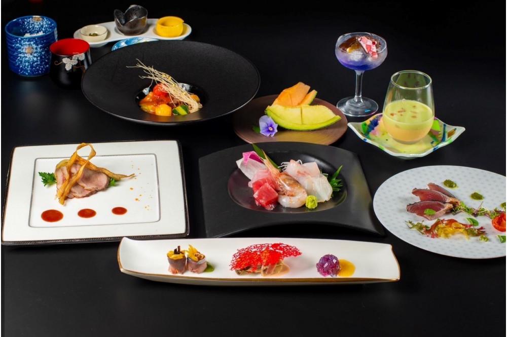 【佐渡】HOTEL AZUMA　ご宿泊券　　（ホテル吾妻）選べるお部屋　露天風呂付「プレミアスイートルーム」（定員６名）２泊４食付2名様　平日利用　電話予約のみ対象