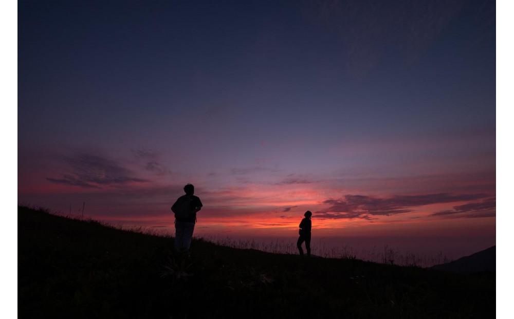 【佐渡市】佐渡島ドンデン高原ハイキング・佐渡食材のディナーと星空＆夜景観賞プラン 大人2名様分【祝！世界遺産登録　佐渡島（さど）の金山】【世界遺産がある島で絶景を楽しむ】【JTB体験プラン】