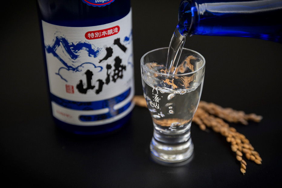 ドジャース公式日本酒 「特別本醸造 八海山」 ブルーボトル 720ml×2本 【お酒 さけ 本醸造 ギフト 人気 おすすめ 送料無料 ドジャース ロサンゼルス】