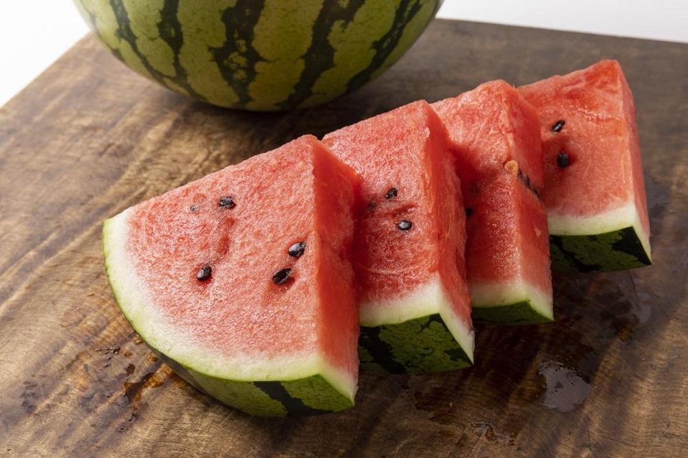 【2026年7月下旬〜8月上旬順次発送予定】高級南魚沼八色産スイカ「こまがた家の八色のスイカ」プレミアム大玉 1玉