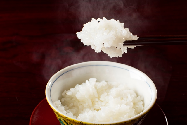 【12月20日ご入金確認分まで年内発送】【令和7年産 新米】【高級】南魚沼塩沢産こしひかり5kg(無洗米)【令和7年11月下旬以降発送】