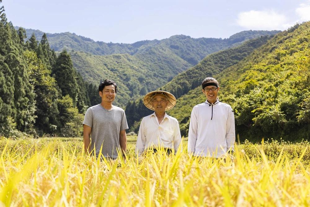 【定期便】【令和7年産】2kg×3ヶ月　最高金賞受賞  栽培期間中農薬5割減栽培　南魚沼産コシヒカリ「こまがた家のお米」