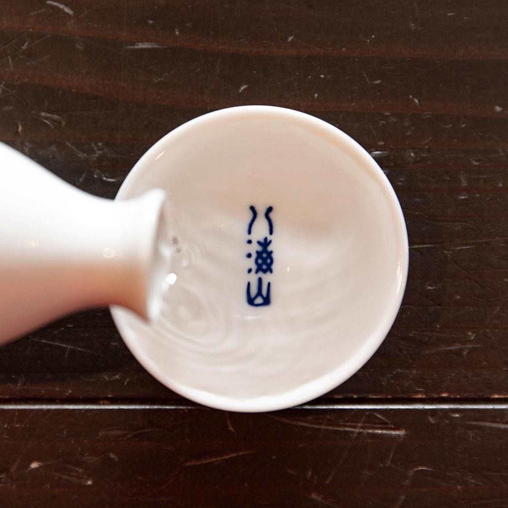 【魚沼地域限定】純米酒 八海山「魚沼で候」1800ml×2(化粧箱付き)