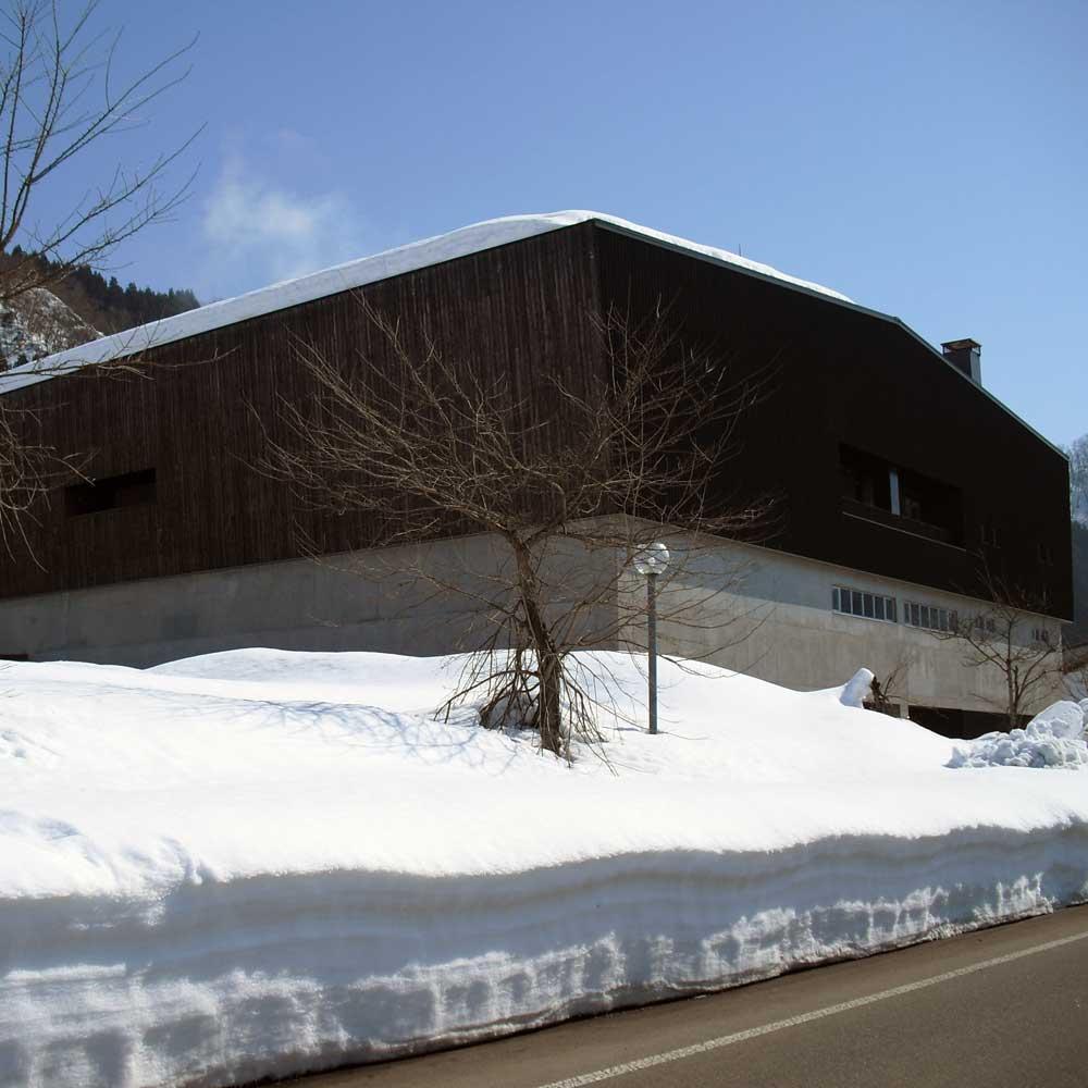 八海山 純米大吟醸 720ml・越後ワイン 雪季 赤 750ml　2本セット