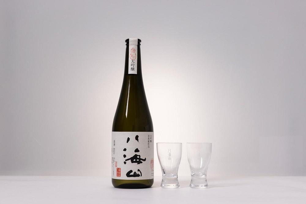 越後の名酒「八海山」 大吟醸 浩和蔵仕込【720ml】と冷酒グラス 70ml×2個セット