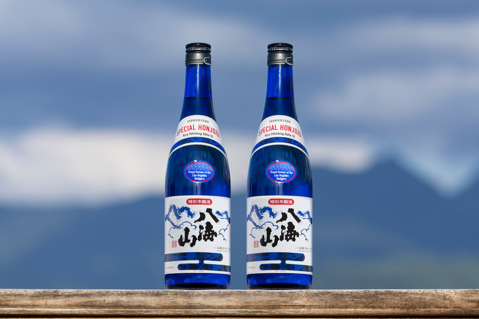 ドジャース公式日本酒 「特別本醸造 八海山」 ブルーボトル 720ml×2本 【お酒 さけ 本醸造 ギフト 人気 おすすめ 送料無料 ドジャース ロサンゼルス】