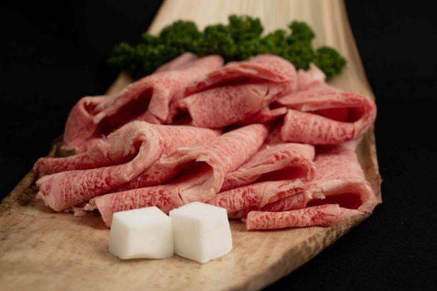 〈内山肉店〉雪温貯蔵にいがた和牛　リブロース芯すき焼用６００ｇ【高島屋 選定品】