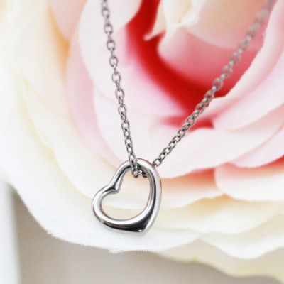 純チタンオープンハートペンダント ハート ネックレス 変色しにくい ギフト かわいい 新潟県 弥彦村【配送不可地域：沖縄県】