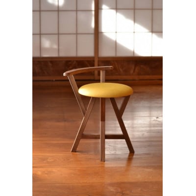 マカロンスツール 　カラフルなくつろぎ　　アメリカンウォールナット材×イエロー