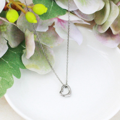 純チタンオープンハートペンダント ハート ネックレス 変色しにくい ギフト かわいい 新潟県 弥彦村【配送不可地域：沖縄県】