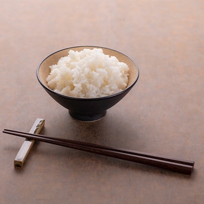 【伊彌彦米とパックごはんセット】精米2kg×2袋 パックごはん4パック ブランド米 新潟県 弥彦村