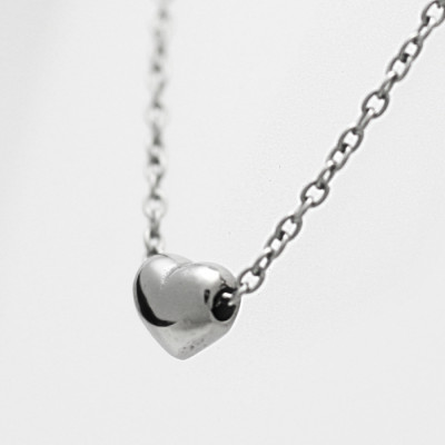 純チタンぷっくりハートのプチペンダント ネックレス 変色しにくい ギフト かわいい 新潟県 弥彦村【配送不可地域：沖縄県】