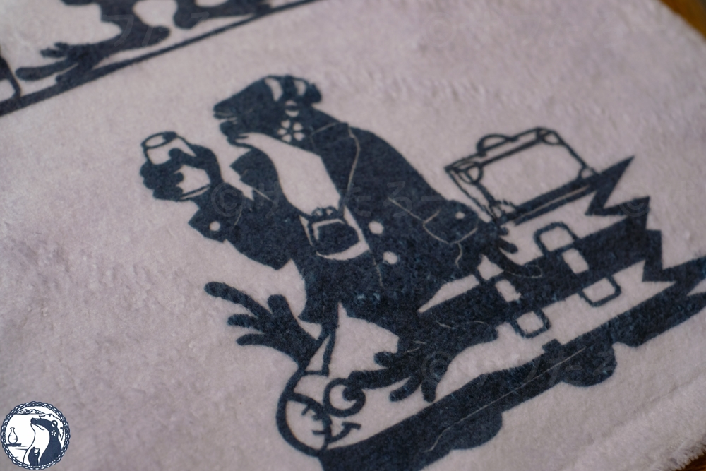 新潟県湯沢町在住のオレ・モリアオガエルのザワたろーの楽しい湯沢町切り絵グッズザワ～🎵「湯沢町を楽しむザワ！」セット（ザワたろーのタオル＆ステッカー）【地場産品】