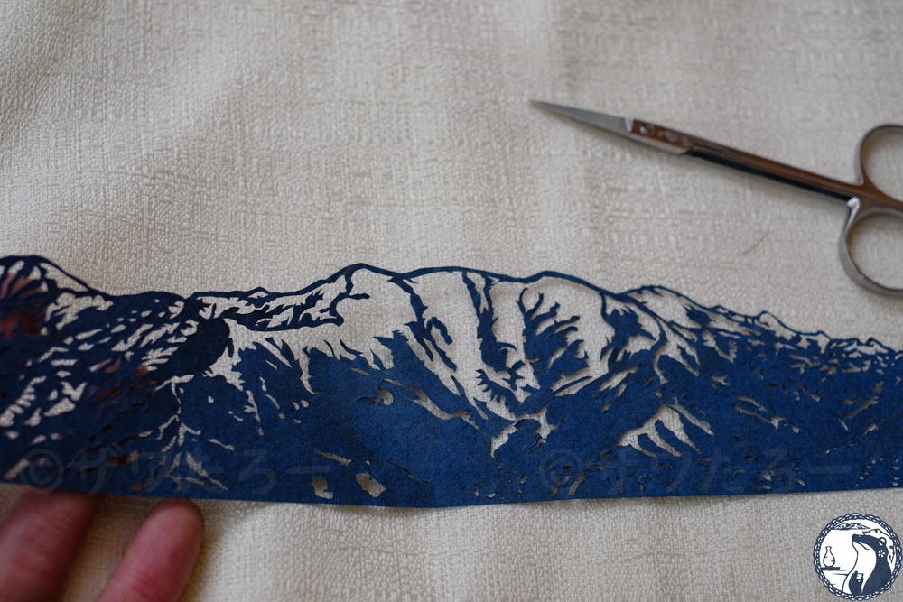 新潟県湯沢町在住のオレ・モリアオガエルのザワたろーの楽しい湯沢町切り絵グッズザワ～🎵「湯沢町を楽しむザワ！」セット（ザワたろーのタオル＆ステッカー）【地場産品】