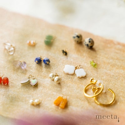 淡水パールとラピスラズリほか天然石12種の着せ替えフープイヤリングセット【配送不可地域：沖縄県】