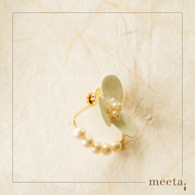 淡水パールとオパールの花弁のお花ブローチとピアス×各1点【配送不可地域：沖縄県】