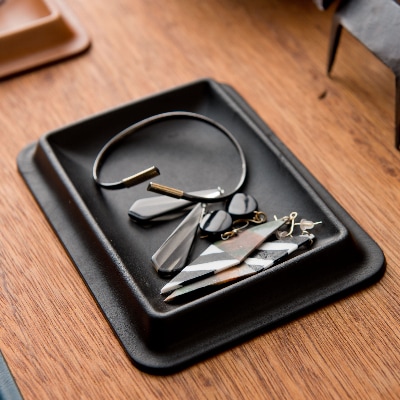 colm レザートレイ　Sサイズ　ブラック　「立体成型で作った本革製トレイ」