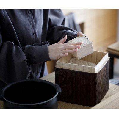 ライスストッカー 焼桐 2kg用　総国産桐使用 天然蜜蝋仕上げ 桐の米びつ