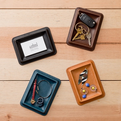 colm レザートレイ　Sサイズ　キャメル　「立体成型で作った本革製トレイ」