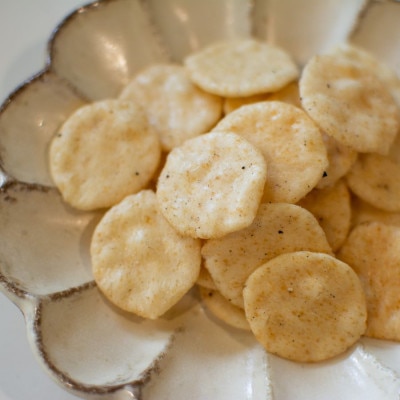 北陸のおつまみセット(ジャーキー2袋、白えびスモーク2袋、ライスクラッカー1袋)