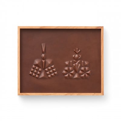 colm ひな人形 ブラウン「本革を立体成型してつくった現代のインテリアに馴染むひな人形」