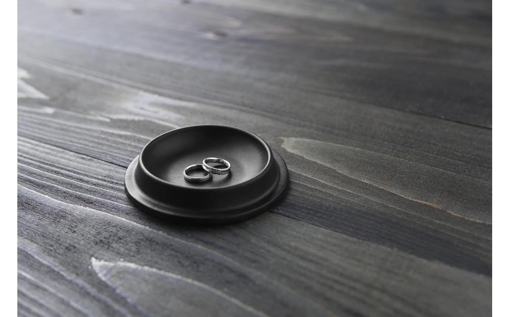 colmレザートレイ丸型Sサイズ　ブラック　立体成型で作った本革製トレー