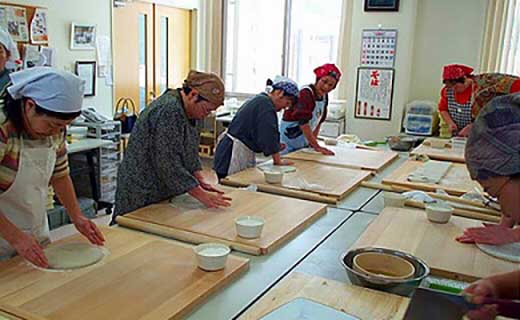 八尾ゆうゆう館そば打ち体験付き宿泊（休前日限定）