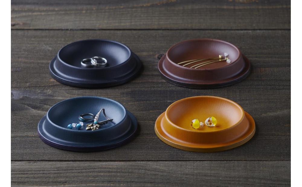 colmレザートレイ丸型Sサイズ　ブラウン　立体成型で作った本革製トレー